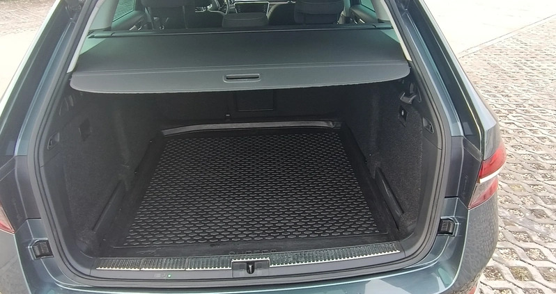 Skoda Superb cena 139900 przebieg: 140000, rok produkcji 2021 z Kielce małe 79